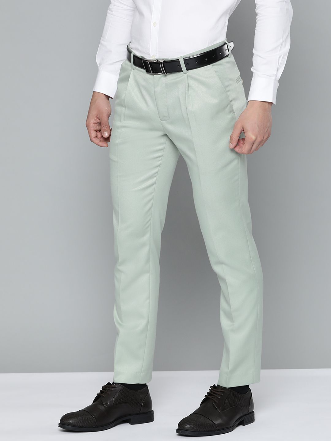 DENNISON Men Green Smart Tapered Fit Pleated Trousers