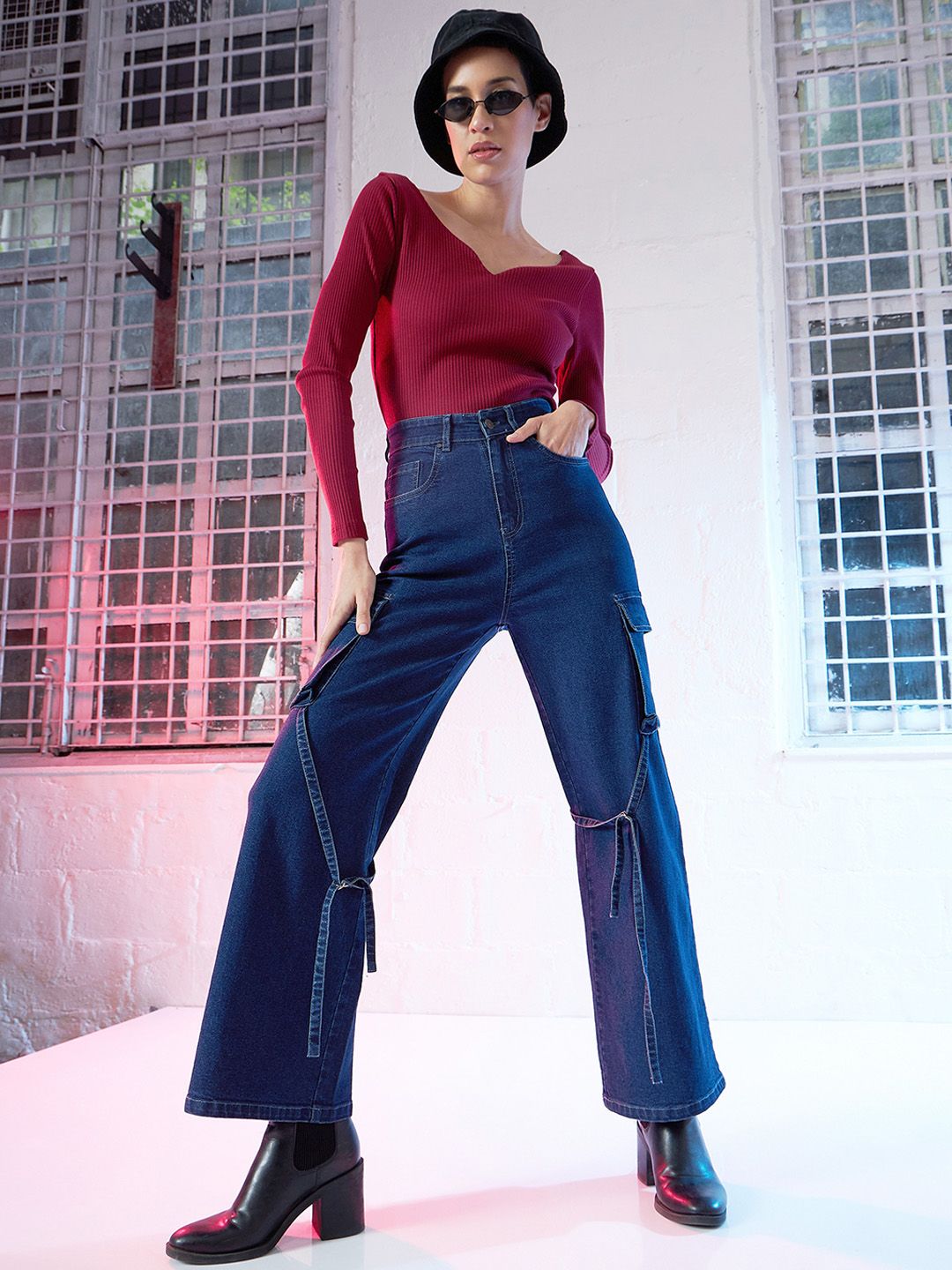 SASSAFRAS Women Straight Fit High-Rise Clean Look Stretchable Jeans