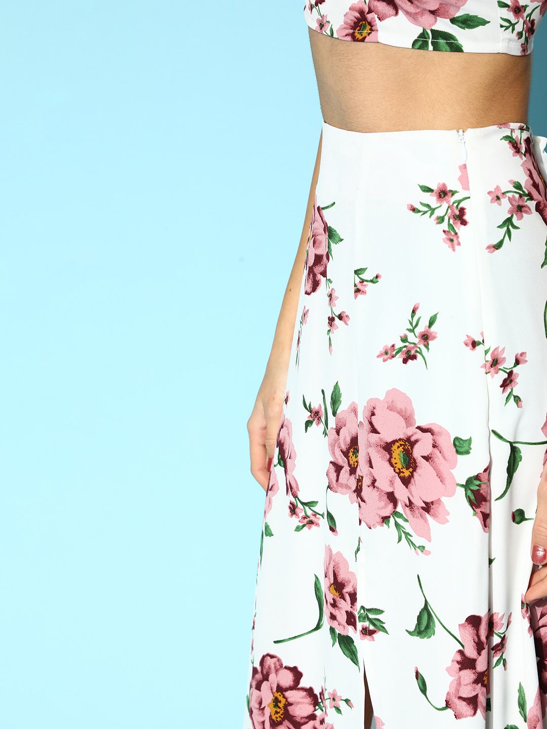 Berrylush Women Classic White Printed Top with Skirt