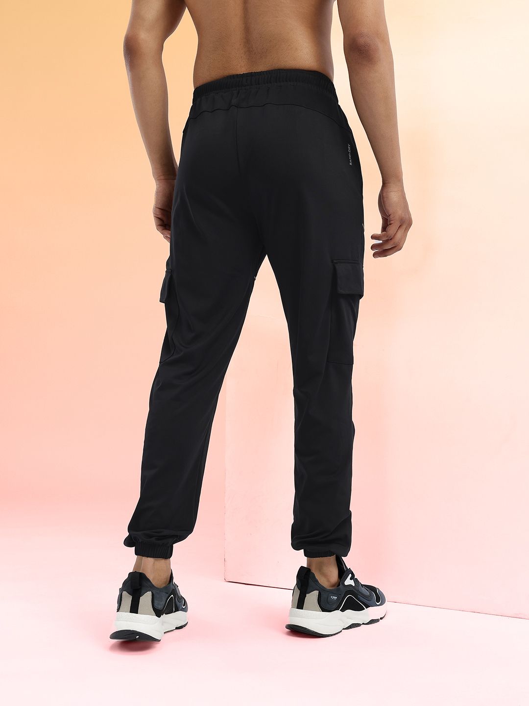 HRX by Hrithik Roshan Men Contrast Piping Mid-Rise Rapid-Dry Training Cargos