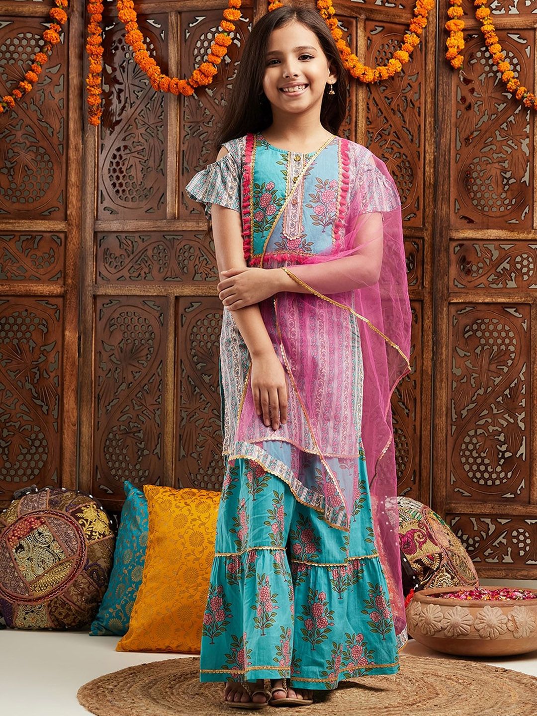 pspeaches Girls Floral Printed Regular Kurta with Sharara & With Dupatta