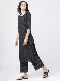 Vishudh Black Striped Printed Round Neck Straight Kurta