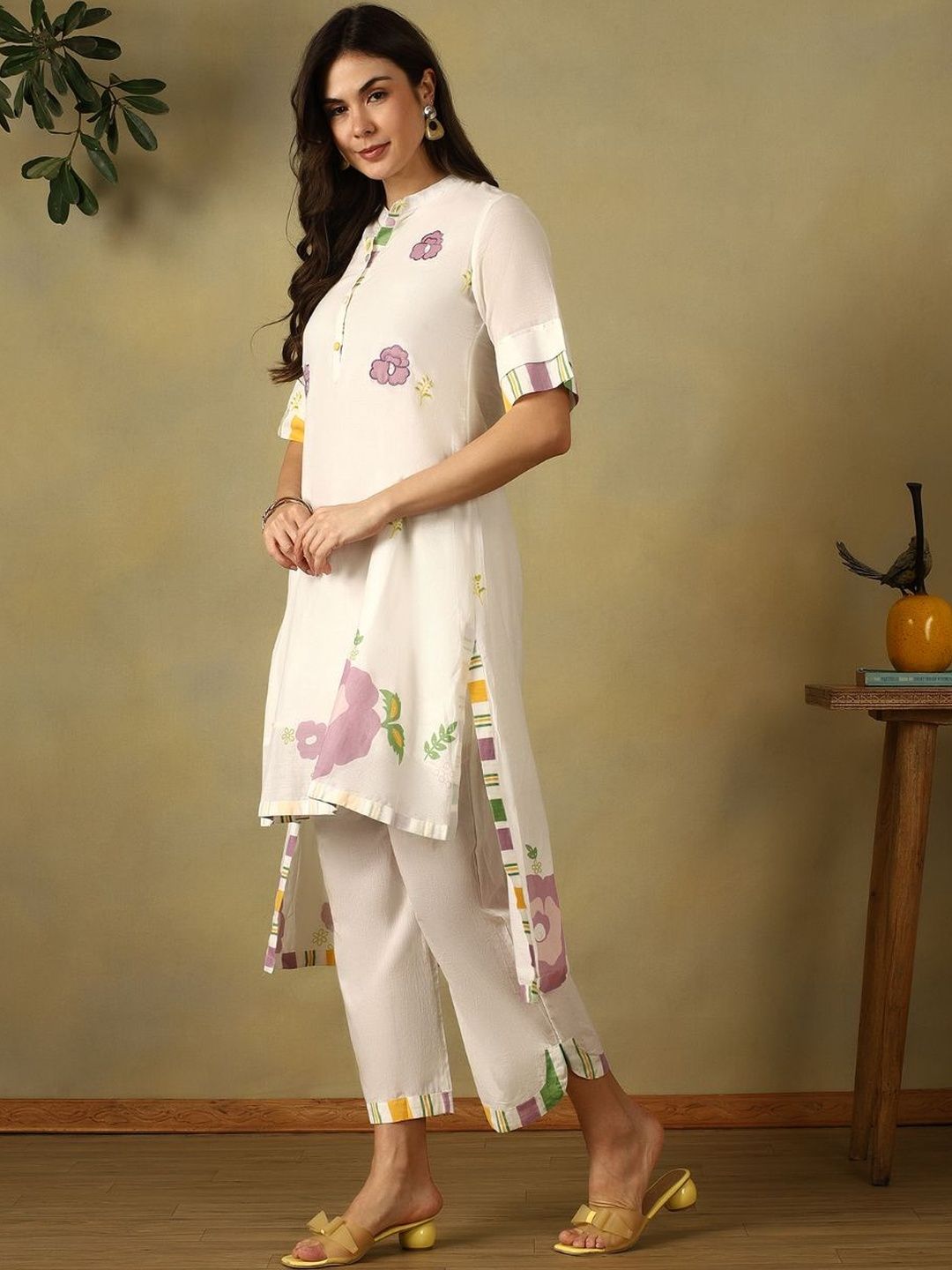 Mamicha Women Floral Printed Regular Pure Cotton Kurta with Trousers