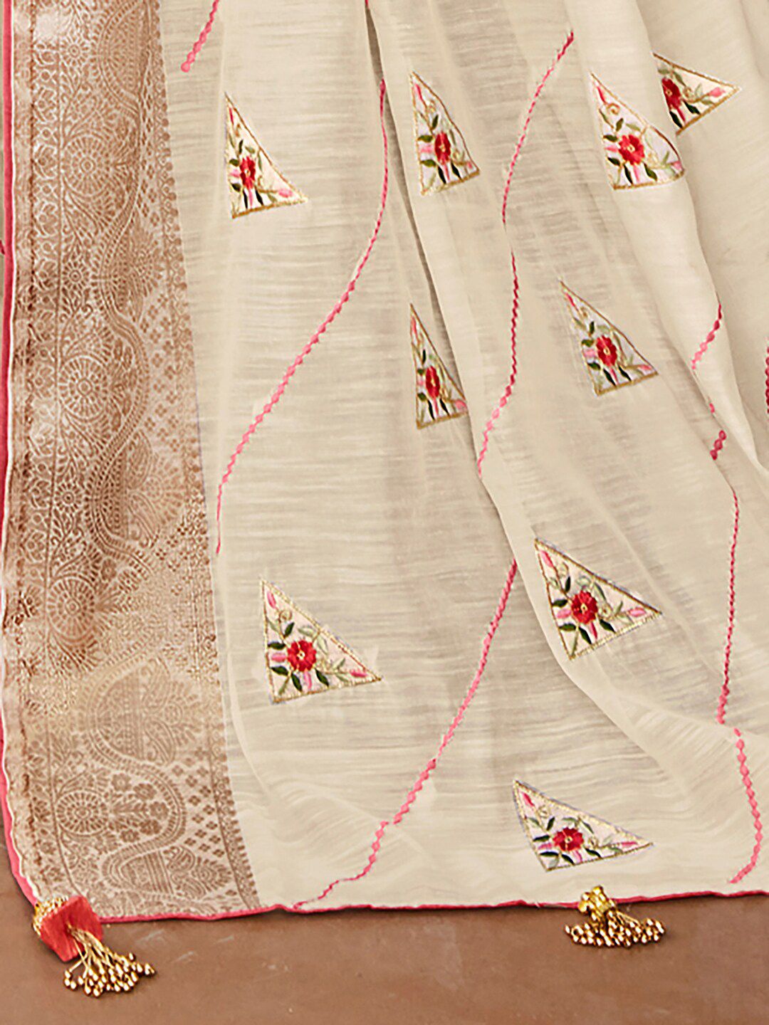 Saree mall Floral Embroidered Sequin Embellished Zari Saree
