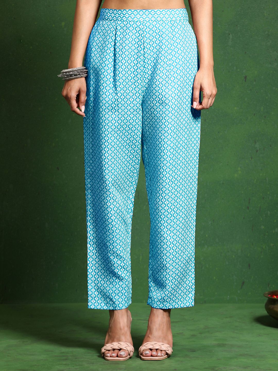 Varanga Women Floral Printed Regular Kurta with Trousers & With Dupatta