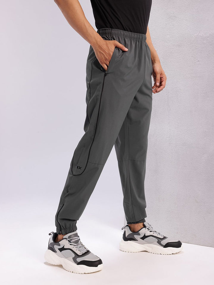 HRX oleh Hrithik Roshan Men Mid-Rise Rapid-Dry Paneled Stelyle Joggers