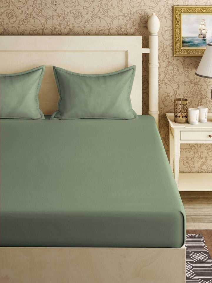 Aura Green Solid Fitted 300TC King Bedsheet With 2 Pillow Cover