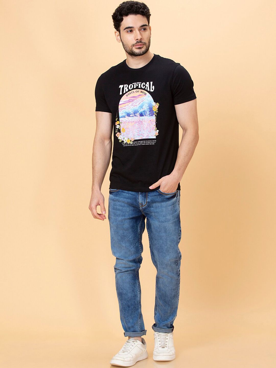 Menjadi lelaki manusia berat pudar kelihatan seluar jeans regangan