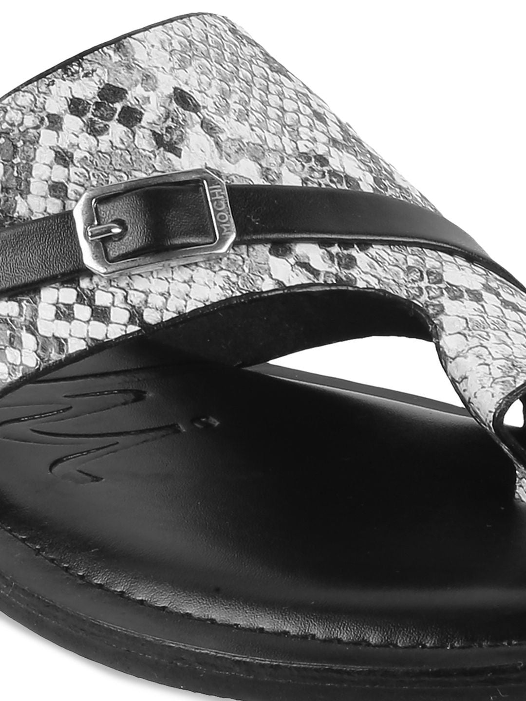 Mochi Women Textured One Toe Flats