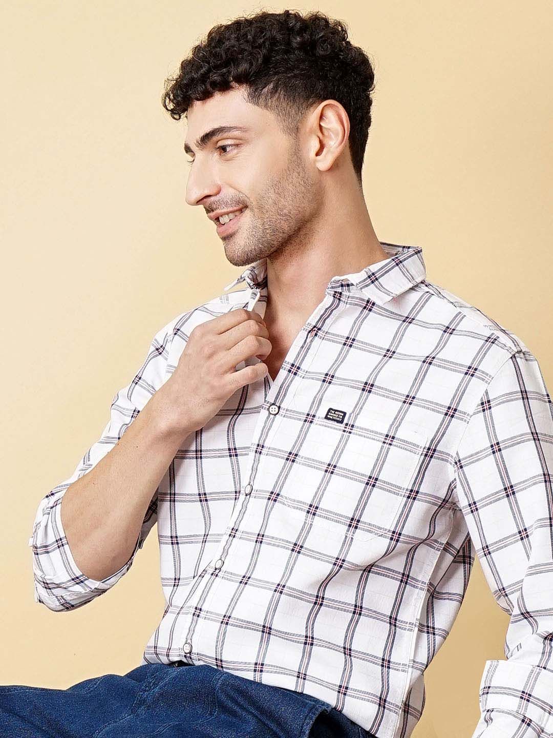 The Indian Garage Co Men White & Blue Slim Fit Checked Pure Cotton Casual Shirt