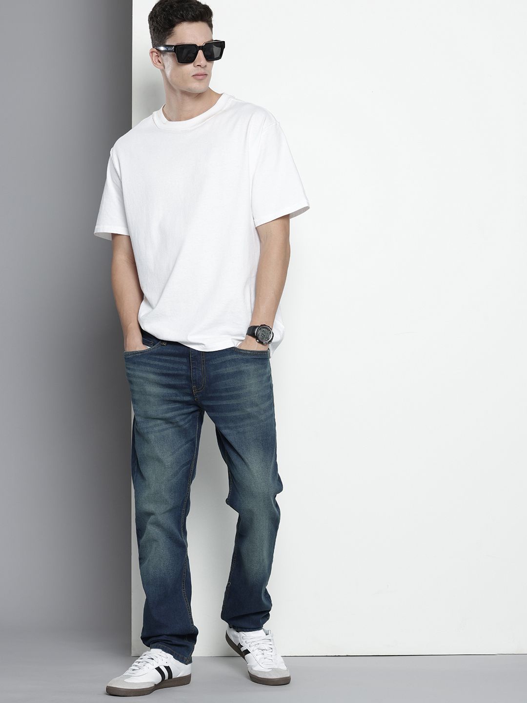 The Indian Garage Co. Men Straight Fit Heavy Fade Stretchable Jeans