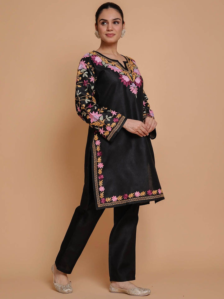 HOUSE OF KARI  Floral Embroidered Aari Work Straight Kurta With Trousers