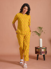 SANSKRUTIHOMES Women Floral Printed Pure Cotton Night Suit
