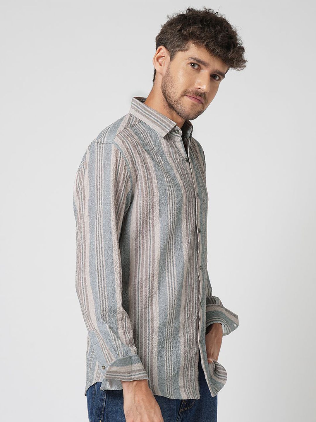 VASTRADO Men Classic Slim Fit Vertical Striped Cutaway Collar Casual Shirt