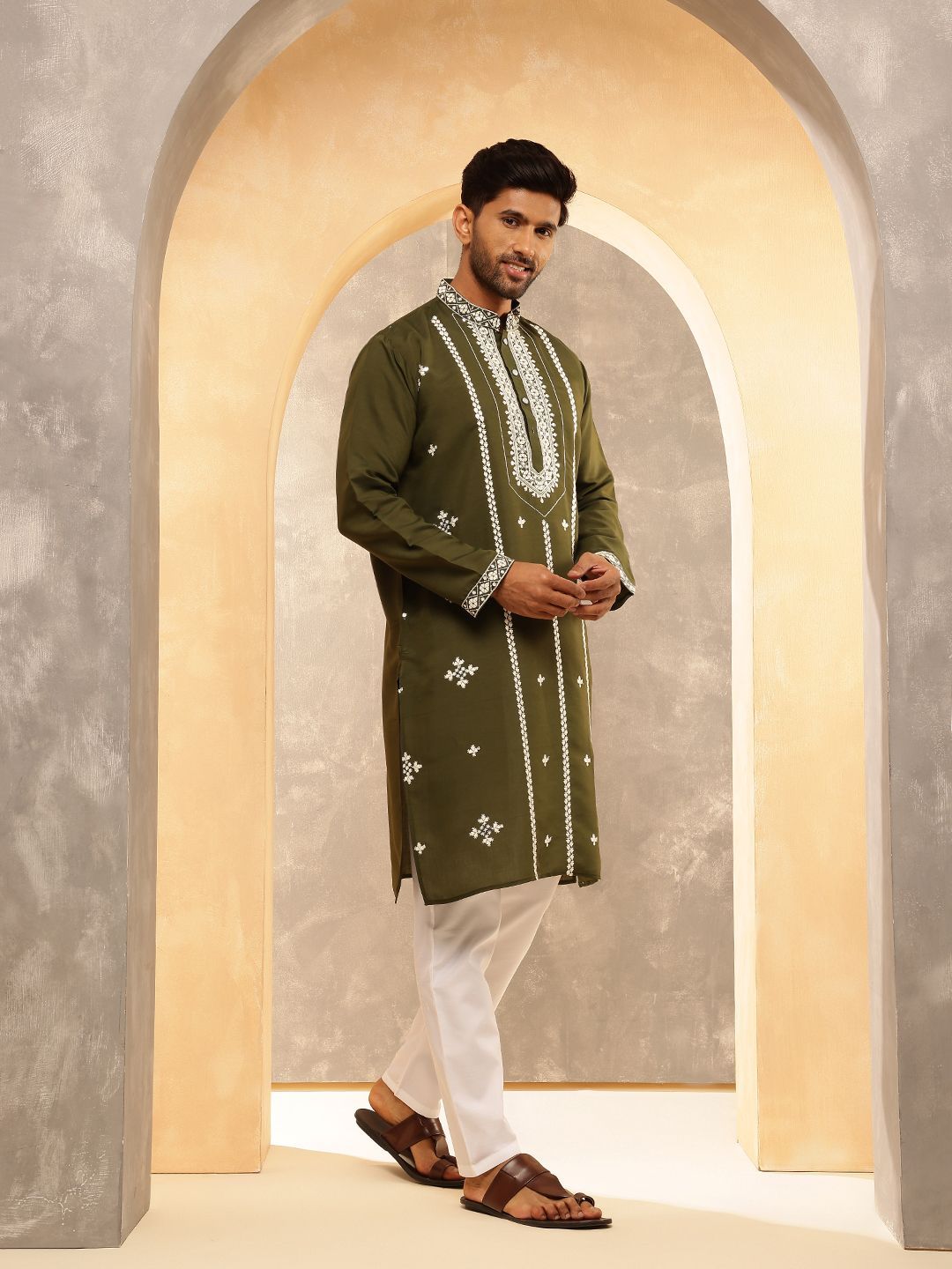 Anouk Geometric Embroidered Mandarin Collar Thread Work Cotton Silk Straight Kurta