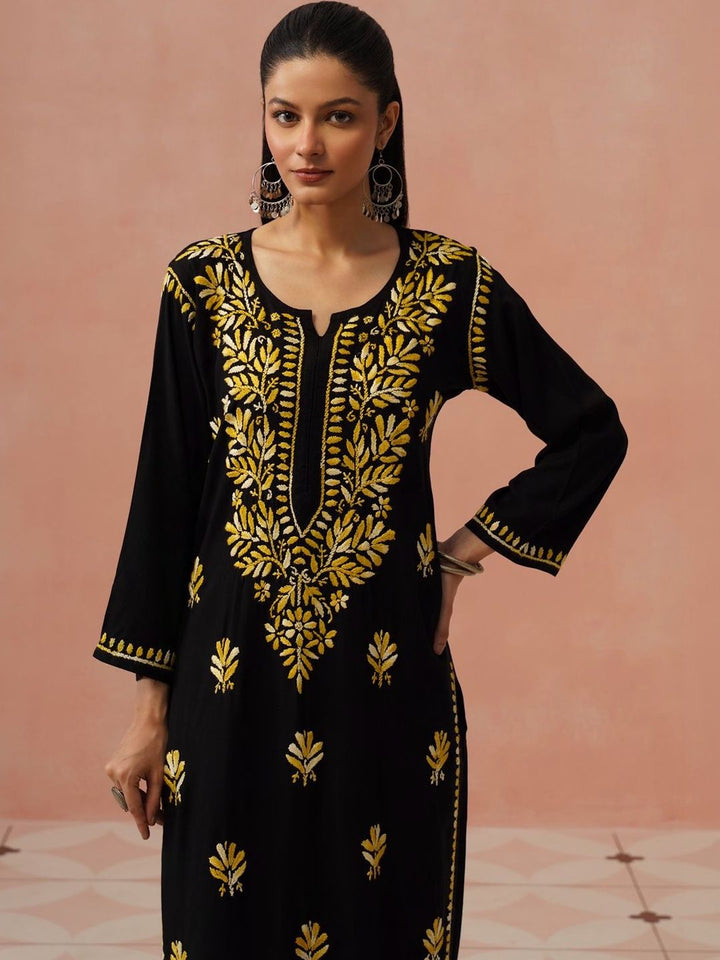 Rumah Wanita Chikankari Motif Etnik Bersulam Kurta Chikankari