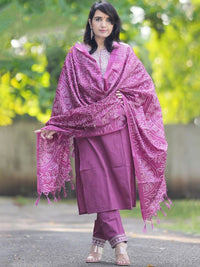 Kalini Floral Comal Nech-Neck Lurus Kurta Sutera Tulen dengan Seluar dan Dupatta