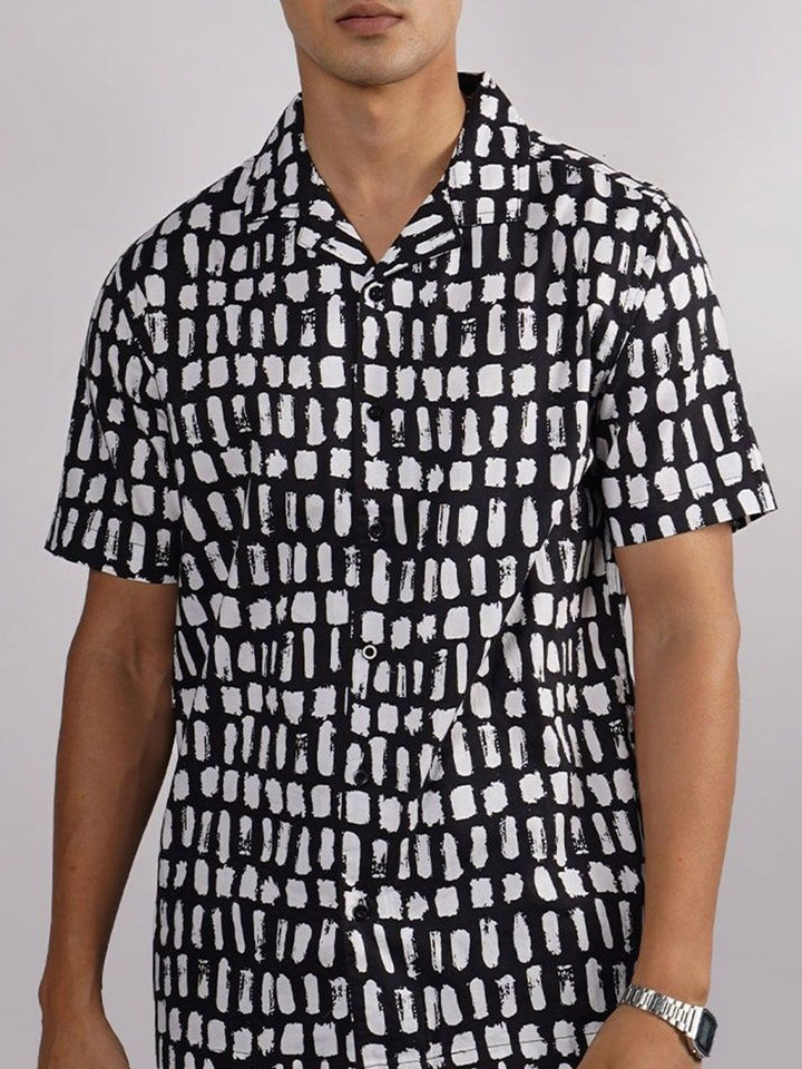 Baju Kasual Kapas Kolar Cuba Eszett Bercetak Abstrak