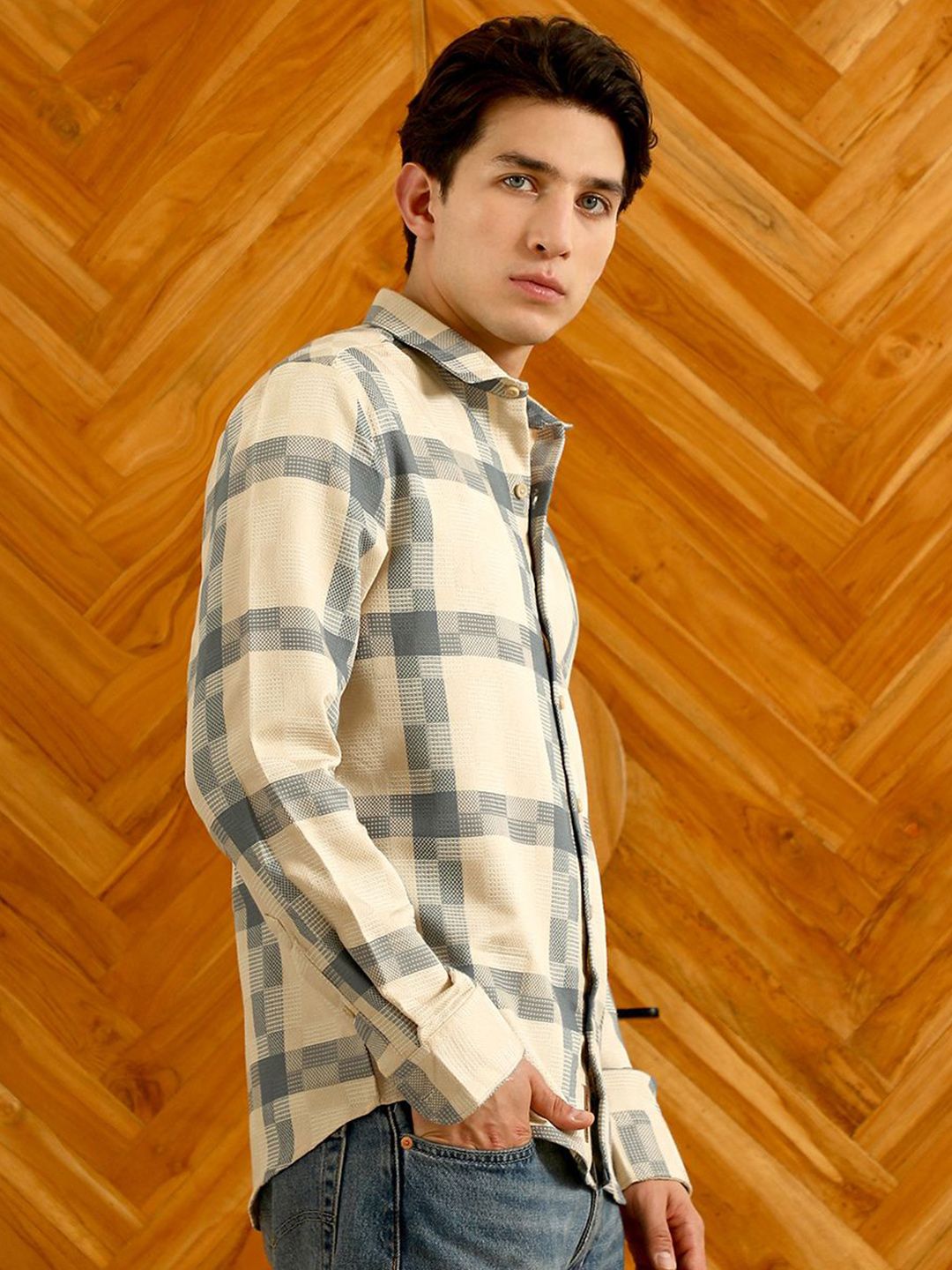 Campus Sutra Comfort Checked Spread Collar Casual Shirt