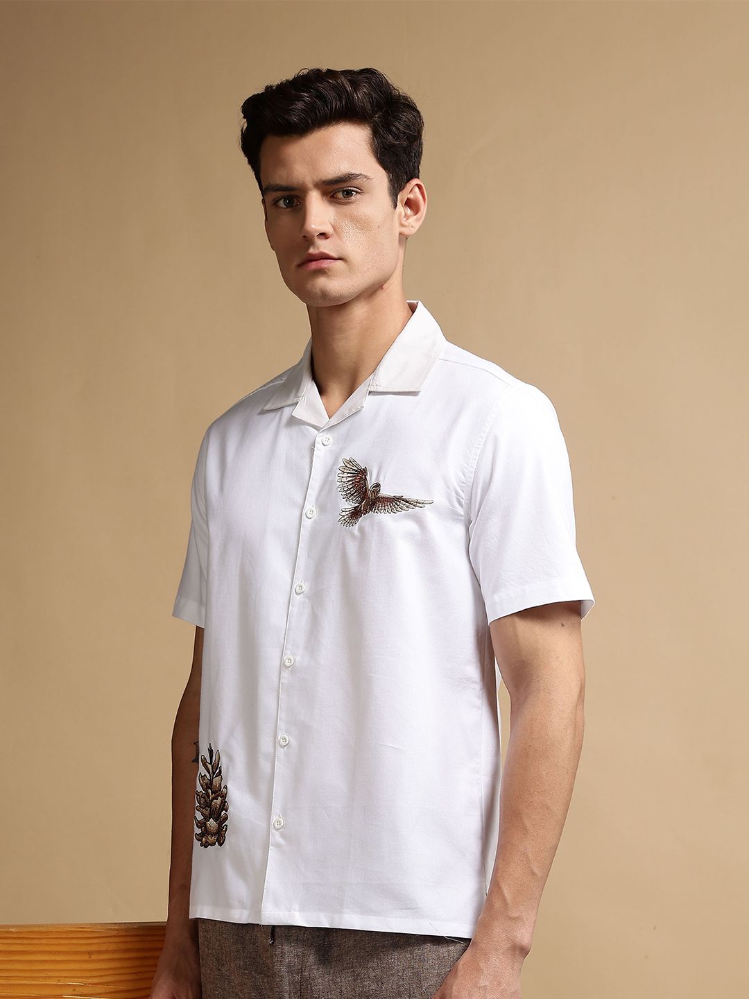 Eszett Embroidery Spread Collar White Desert Cotton Shirt