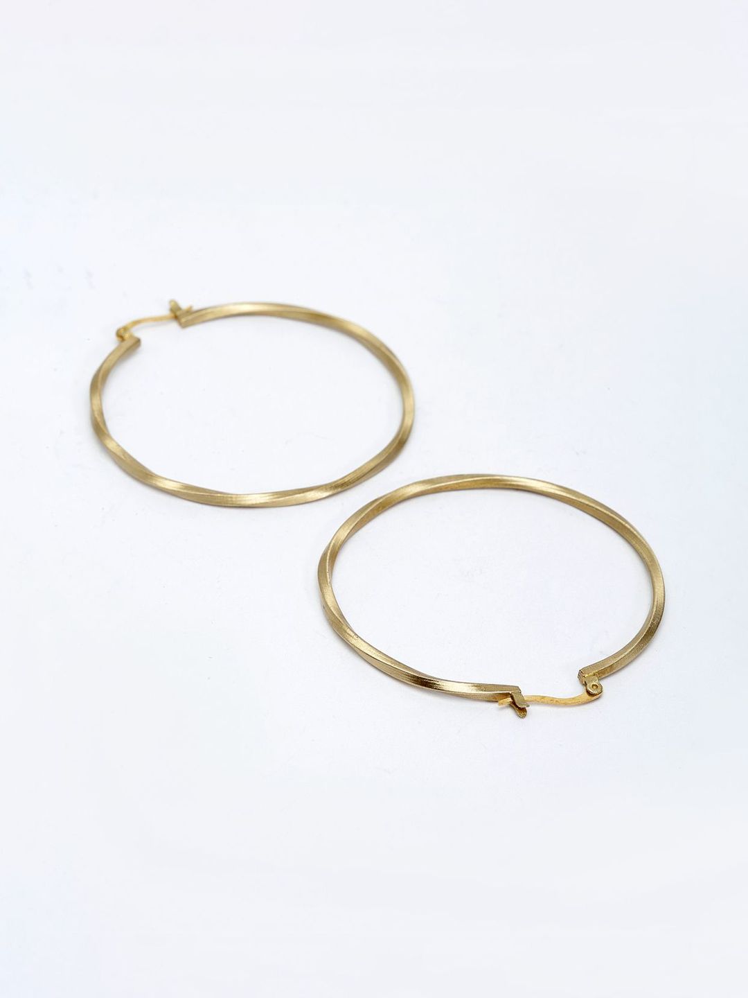 DressBerry Gold-Plated Contemporary Circular Hoop Earrings
