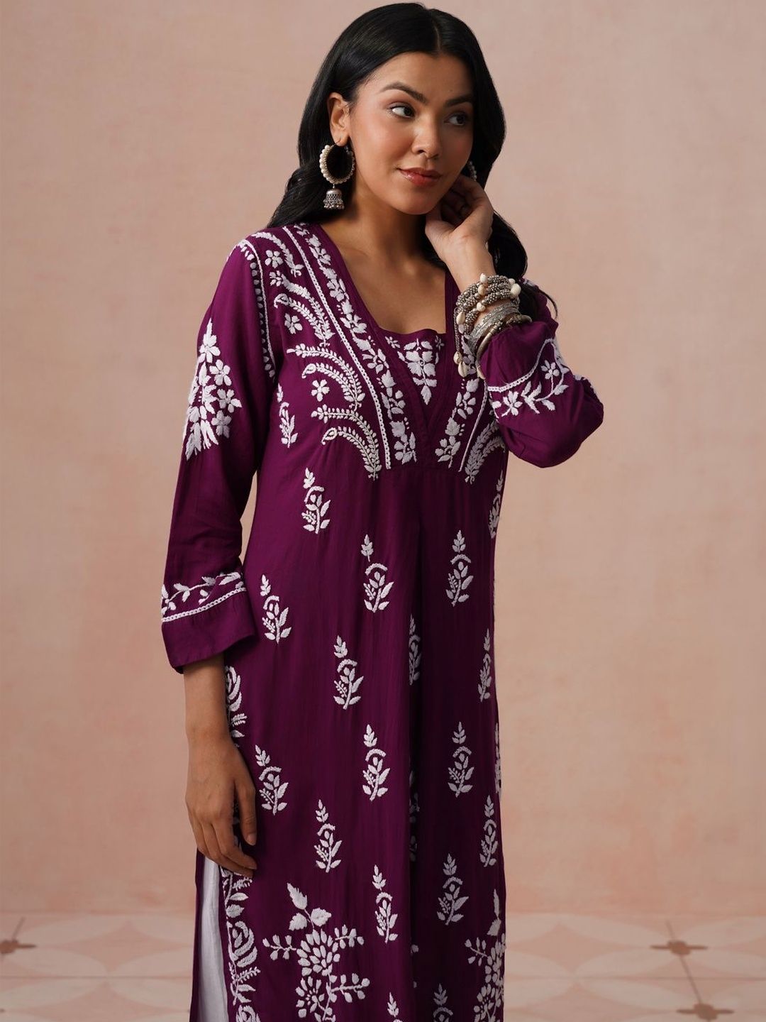 Rumah Wanita Chikankari Motif Etnik Bersulam Kurta Chikankari