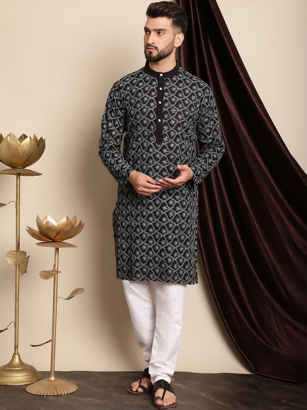 Motif Etnik Anouk Bersulam Kurta Kapas Tulen Labuci dengan Churidar