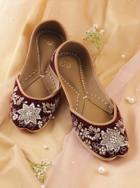 House of Pataudi Women Ethnic Embellished Mojaris
