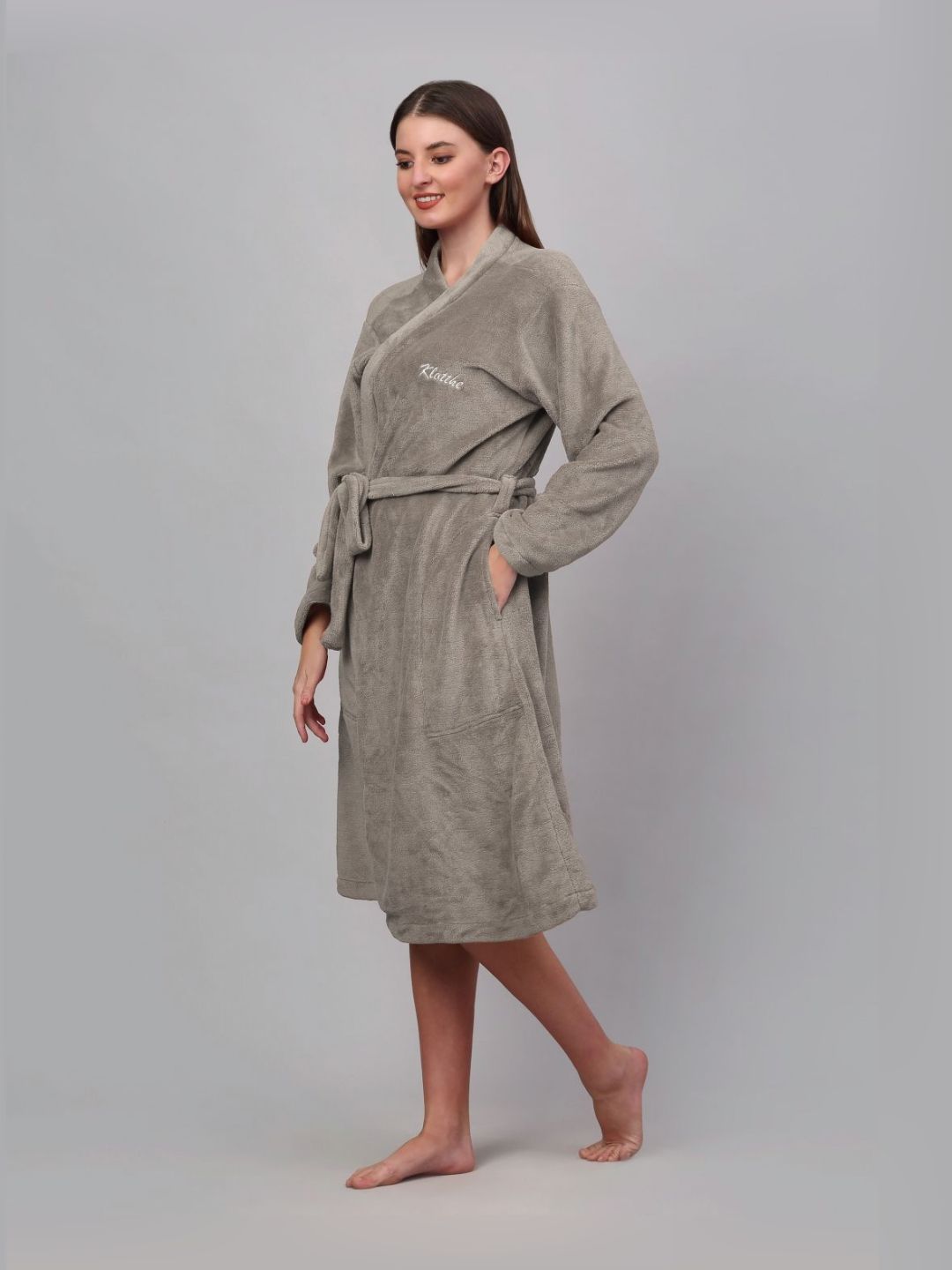 KLOTTHE Woollen Long Sleeves Bath Robe With Belt