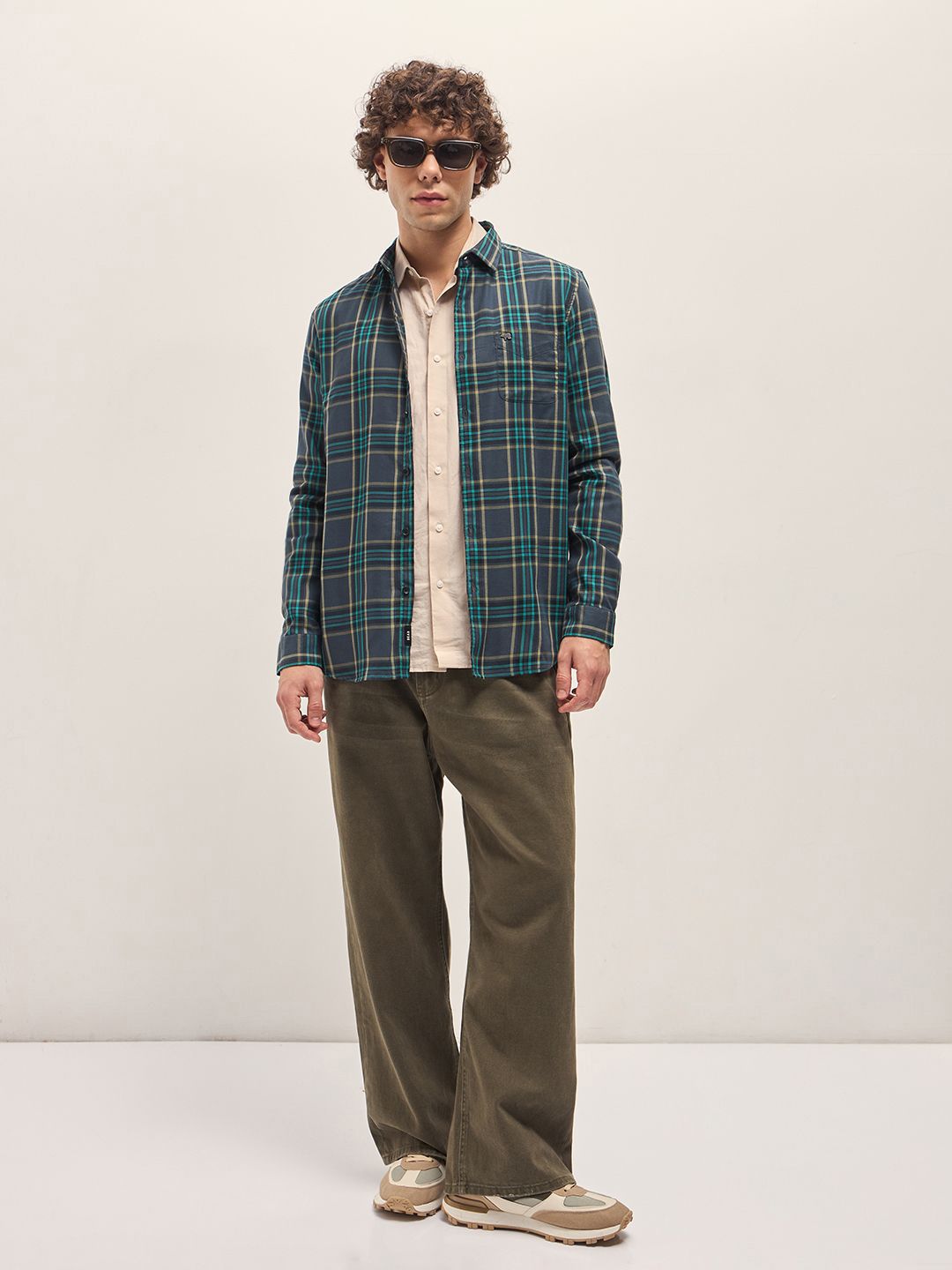 THE BEAR HOUSE Men Spread Collar Tartan Checked Cotton Slim Fit Casual Shirt
