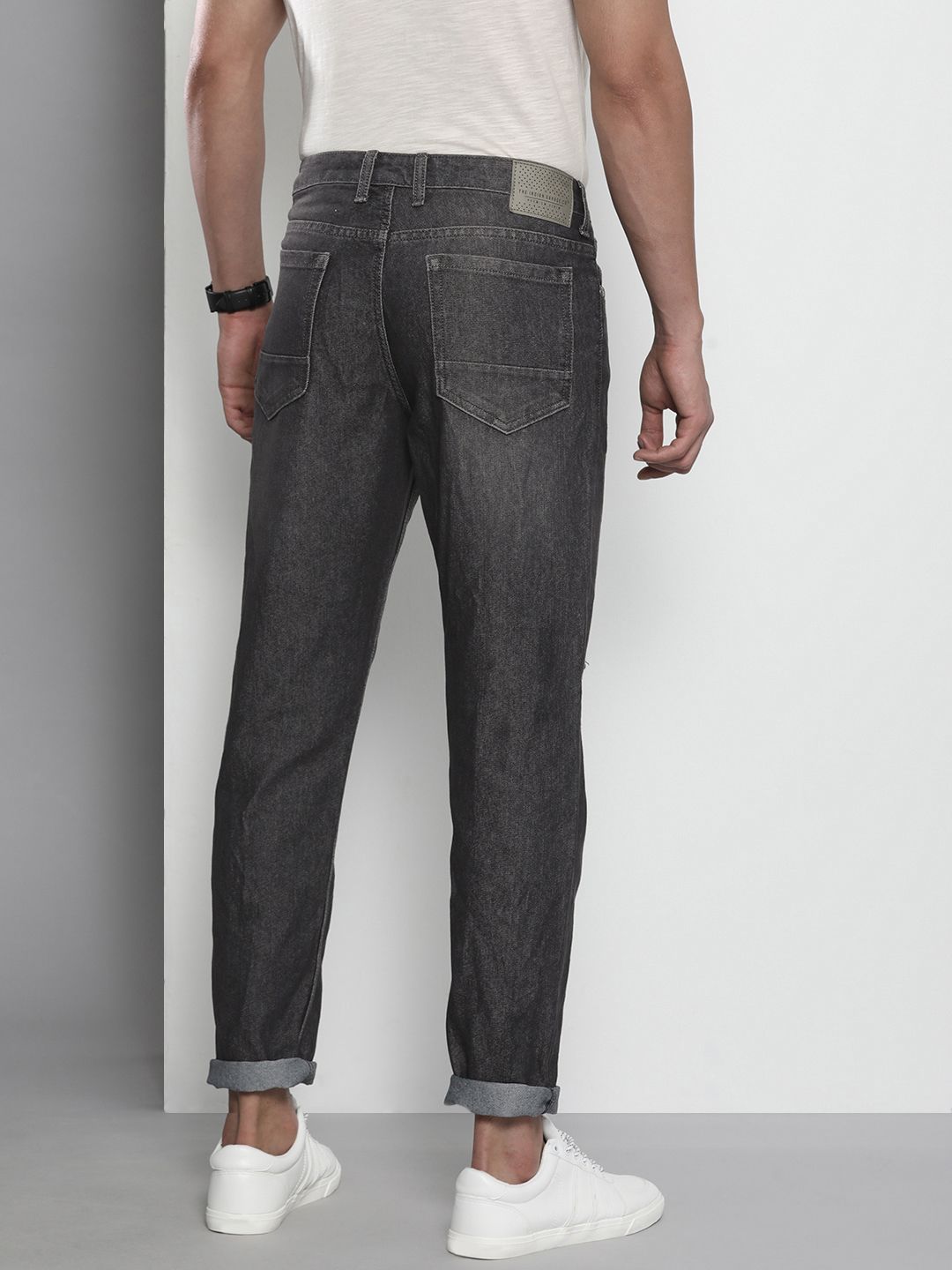 The Indian Garage Co Men Charcoal Grey Mildly Distressed Stretchable Jeans