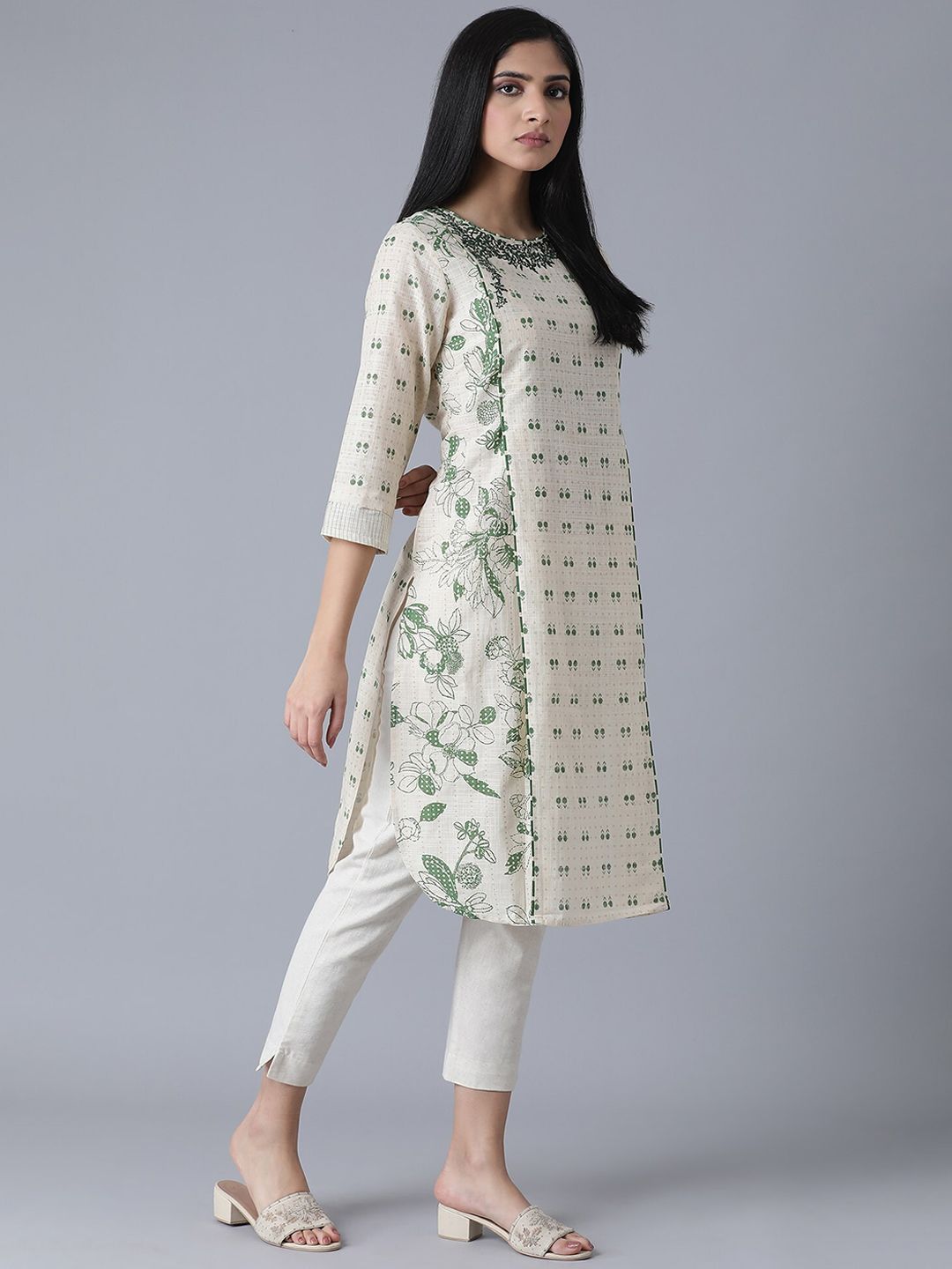 W Women Off White Floral Printed Kurta