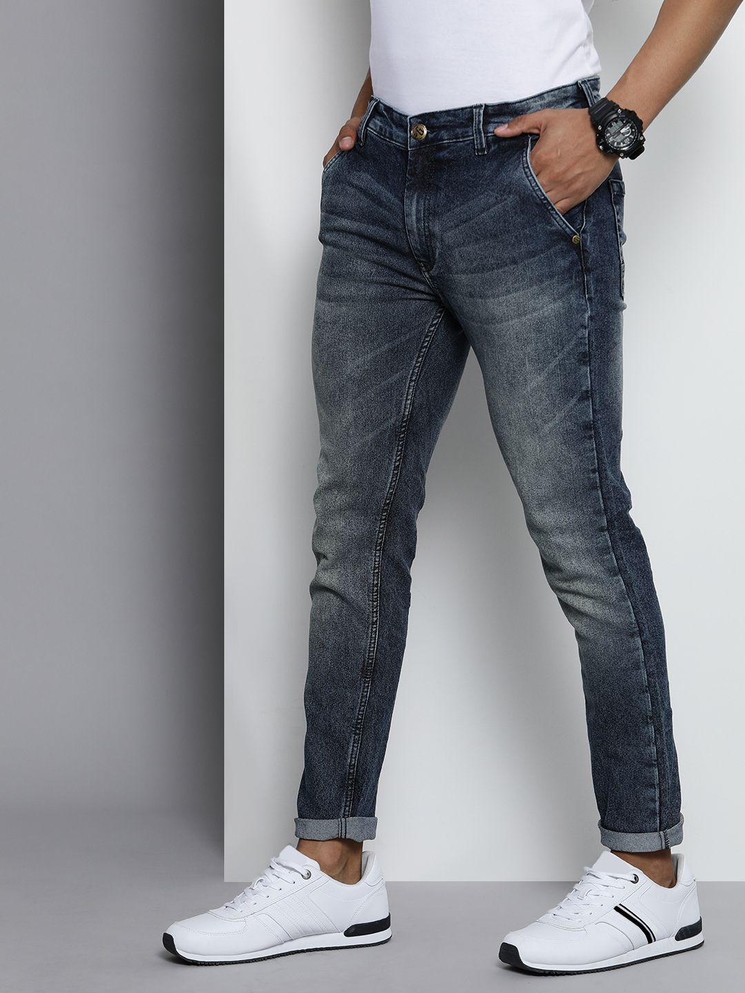 The Indian Garage Co Men Blue Slim Fit Mildly Distressed Light Fade Stretchable Jeans