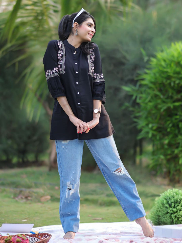 KALINI Ethnic Motifs Embroidered Kurti