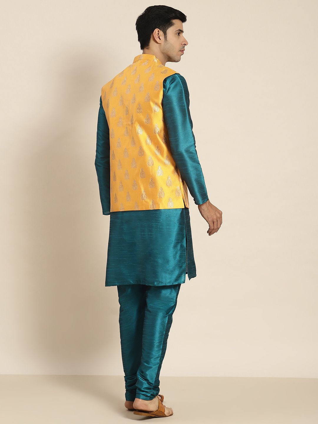 SOJANYA Men Teal Kurta with Churidar