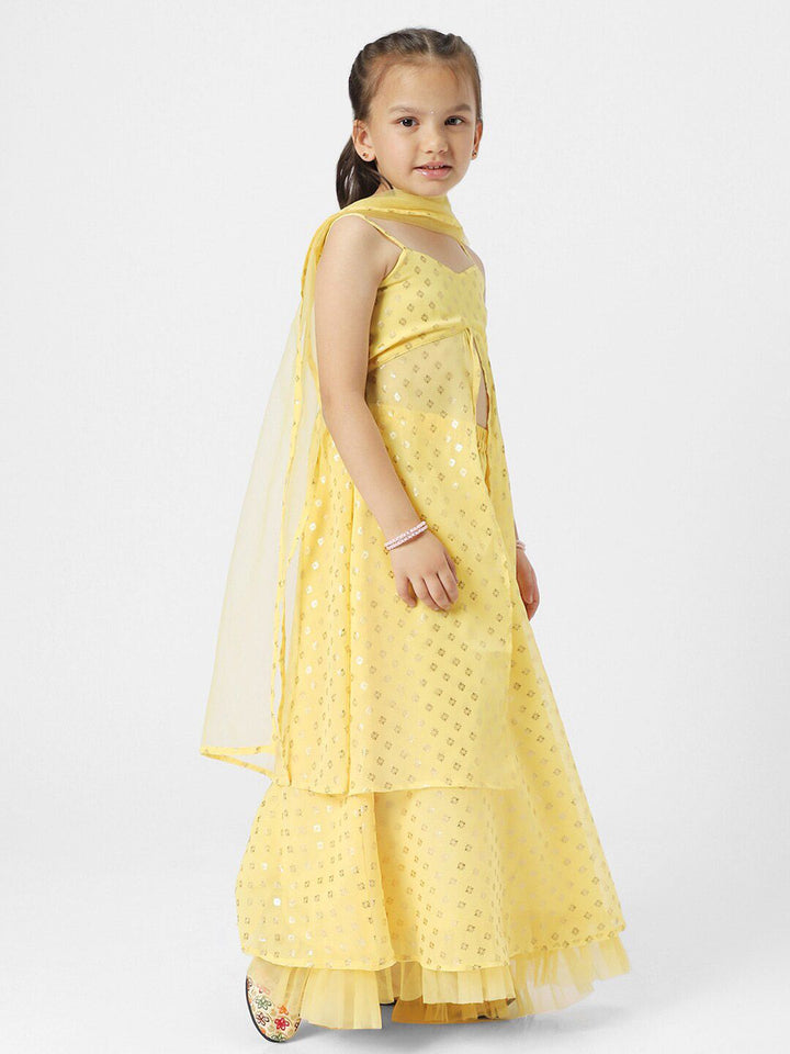 Nauti Nati Girls Printed Foil Print Sleeveless Ready to Wear Lehenga & Blouse With Dupatta