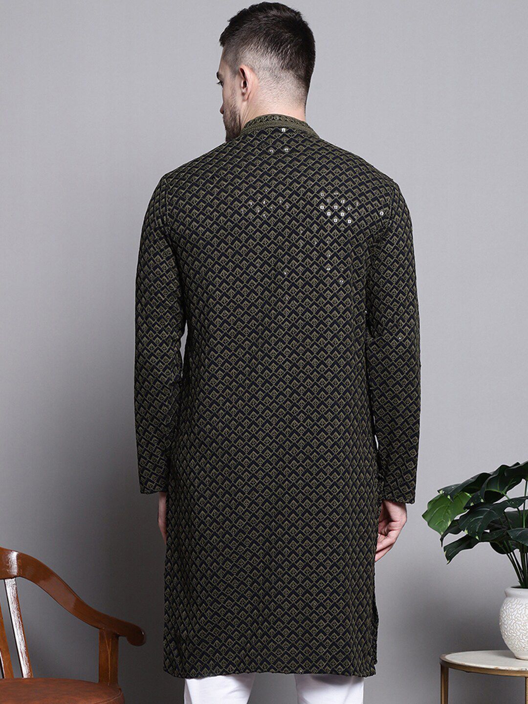 Jompers Mandarin collar Ethnic Motif Embroidered Thread Work Straight Cotton Kurta