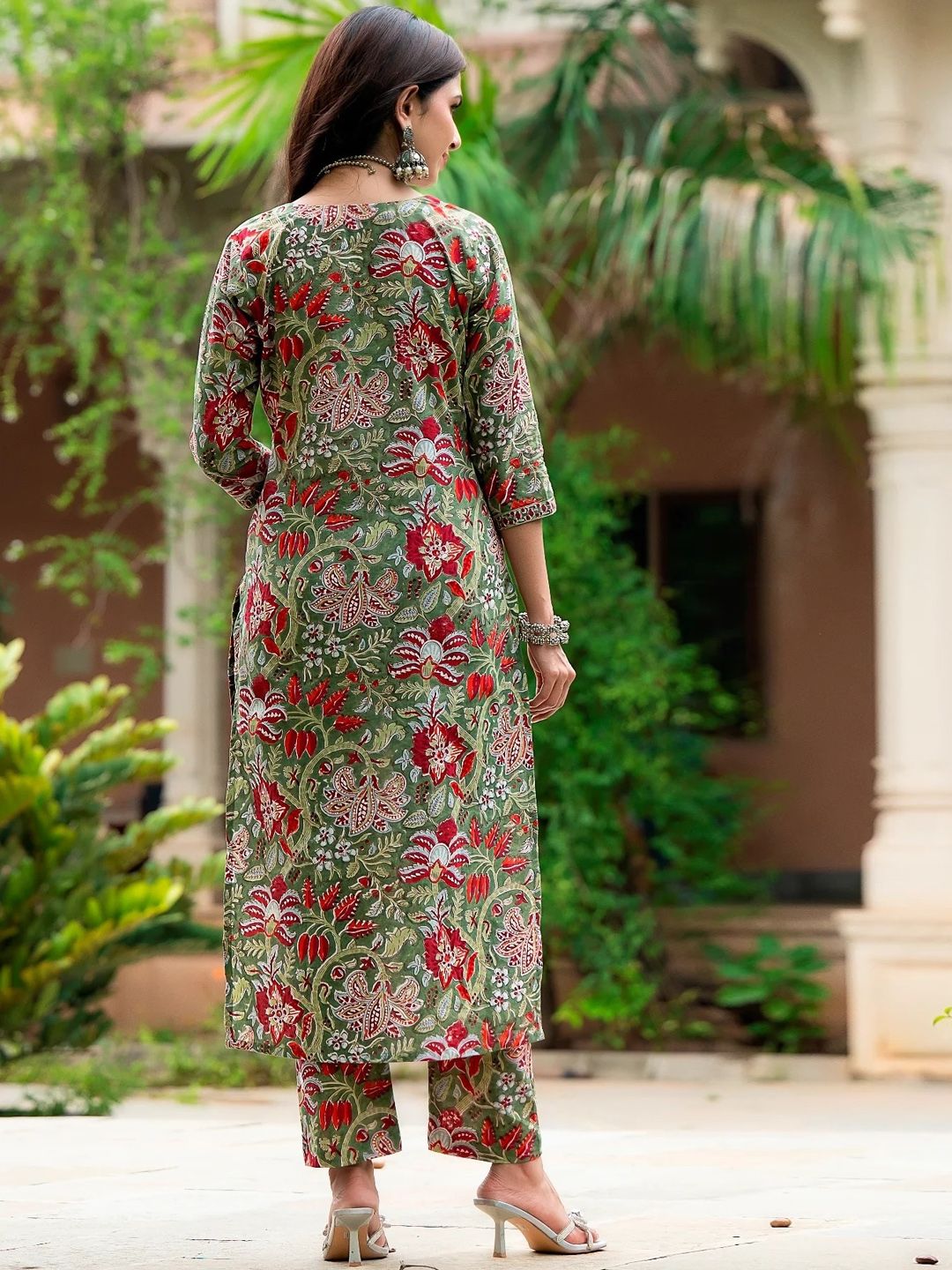 KALINI Floral Printed Regular Straight Kurta wWith Trousers & Dupatta
