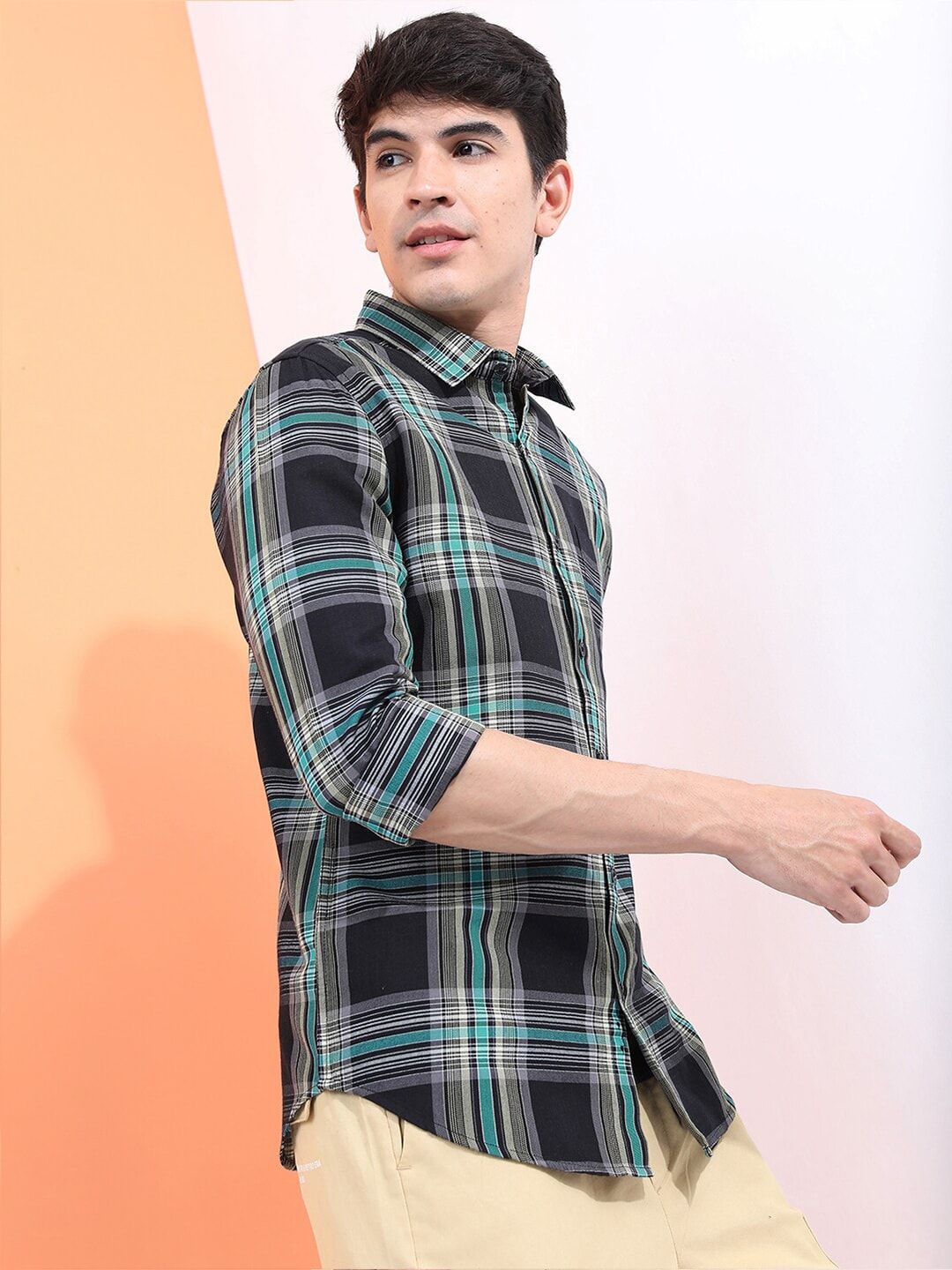 Highlander Men Black & Green Slim Fit Contoh Kasual