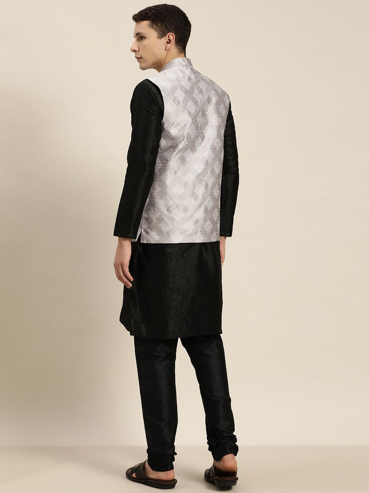 SOJANYA Men Black Kurta with Churidar