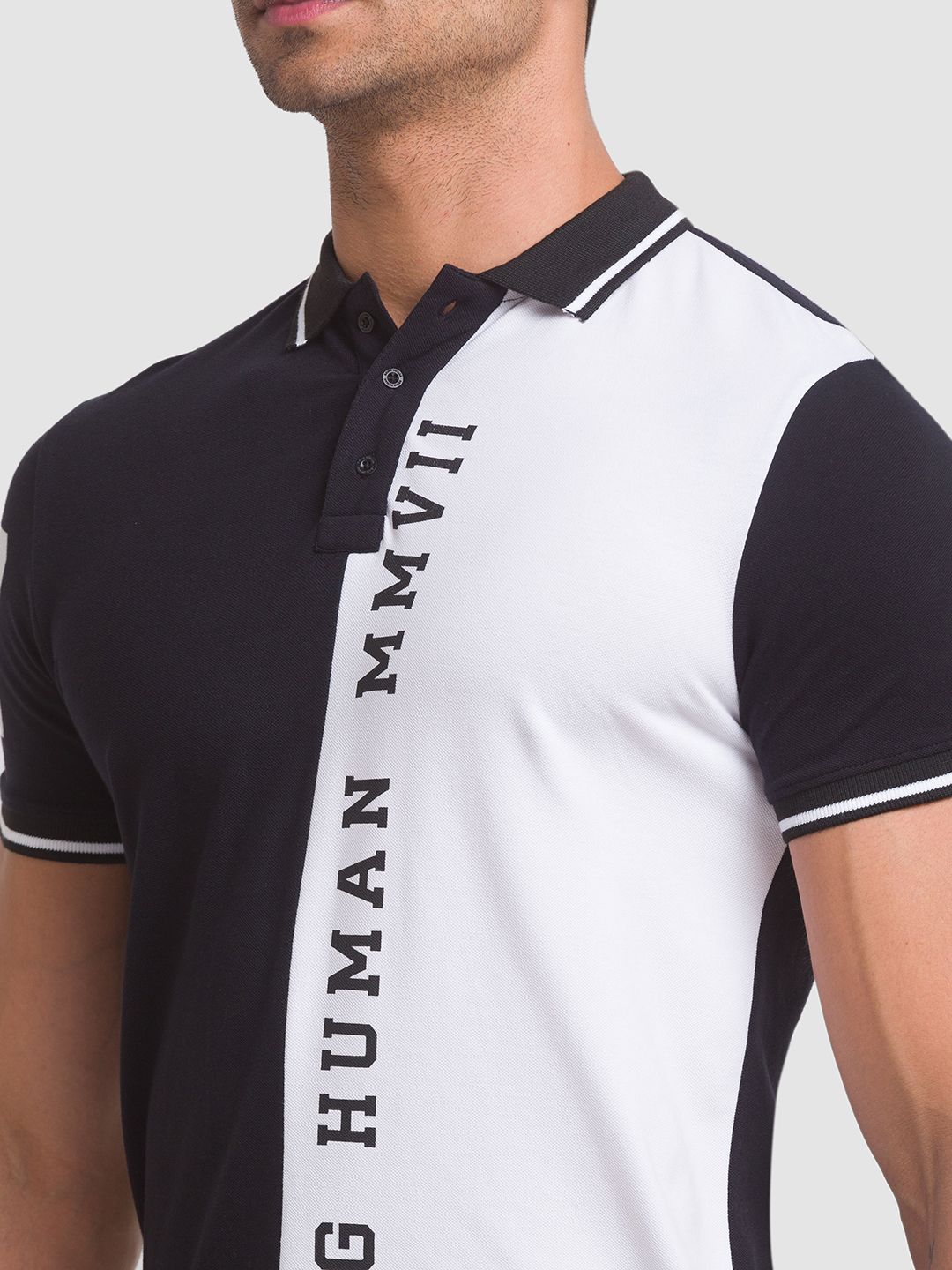 Menjadi Lelaki Manusia T-Shirt Kolar Polo Hitam & Putih