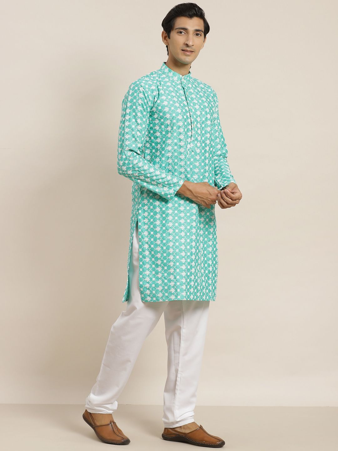 SOJANYA Lelaki Turquoise Biru & Putih Motif Etnik Bersulam Kurta dengan Churidar & Jaket