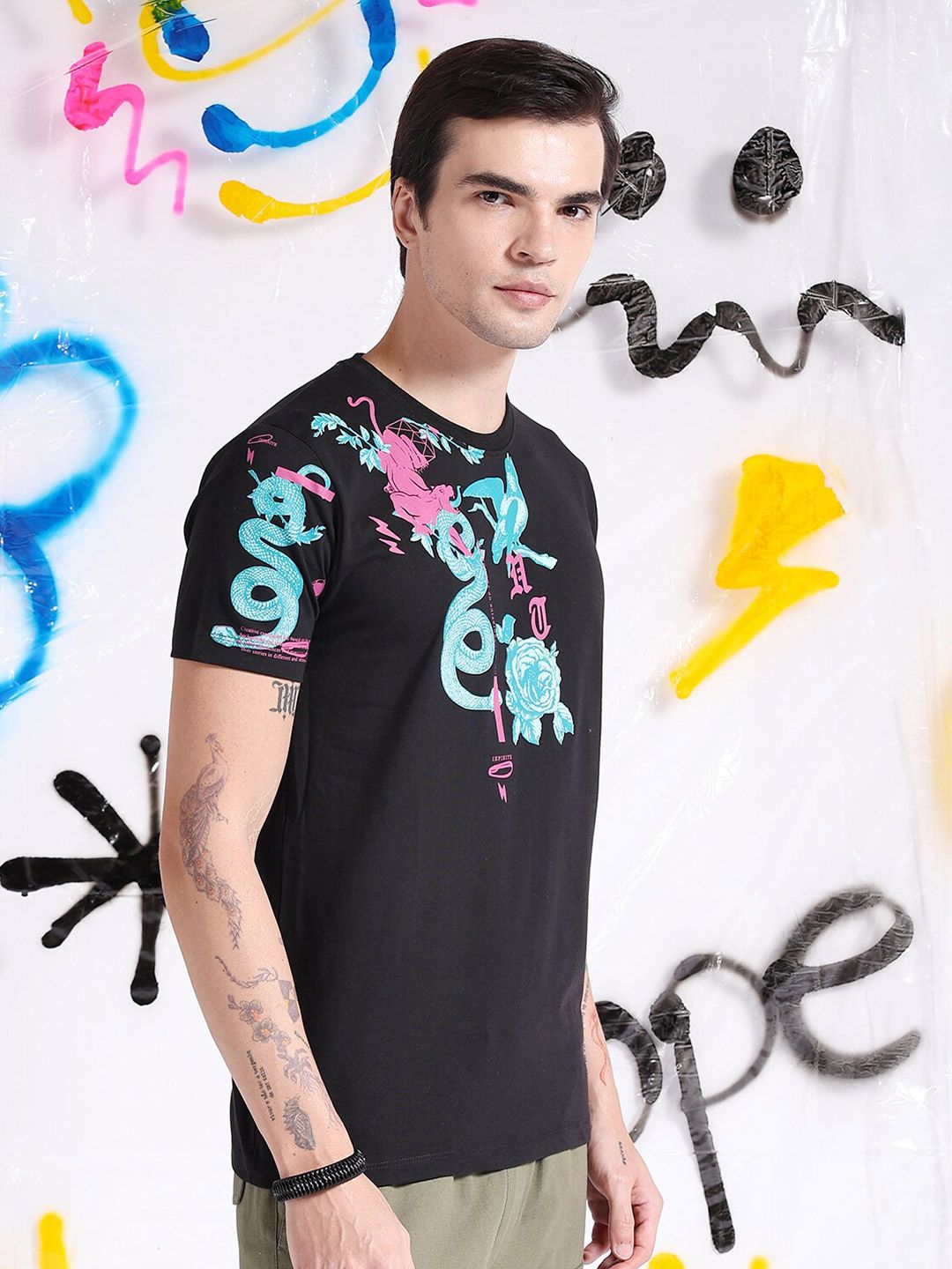 The Indian Garage Co Black Graphic Printed Round Neck Casual T-shirt