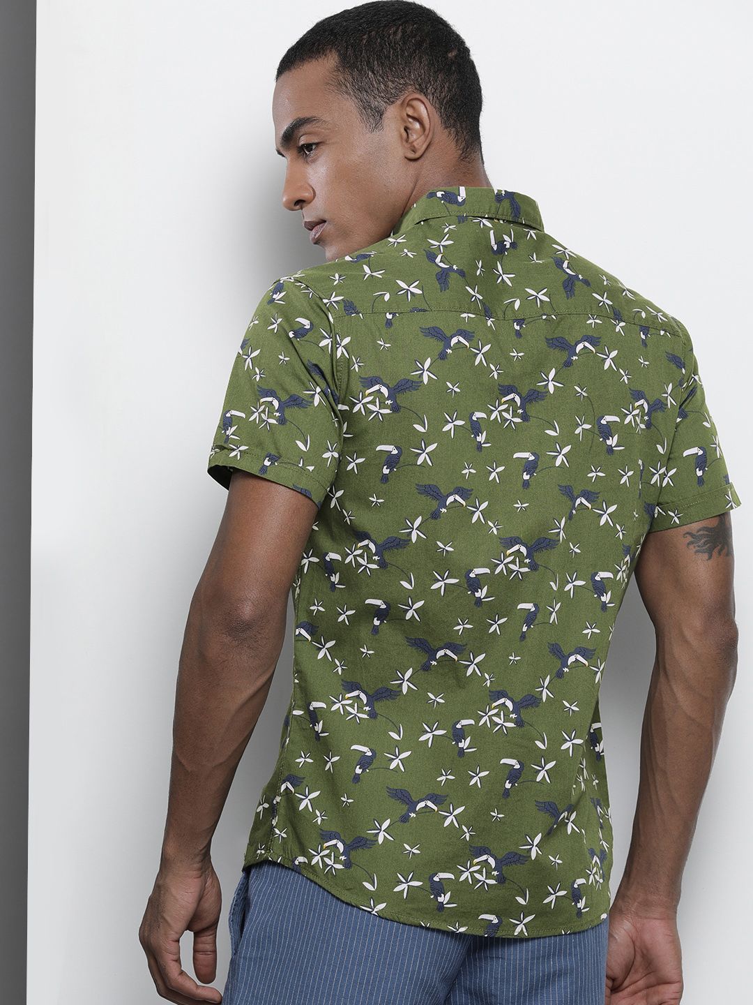 The Indian Garage Co Men Slim Fit Floral Printed Resortwear Shirt