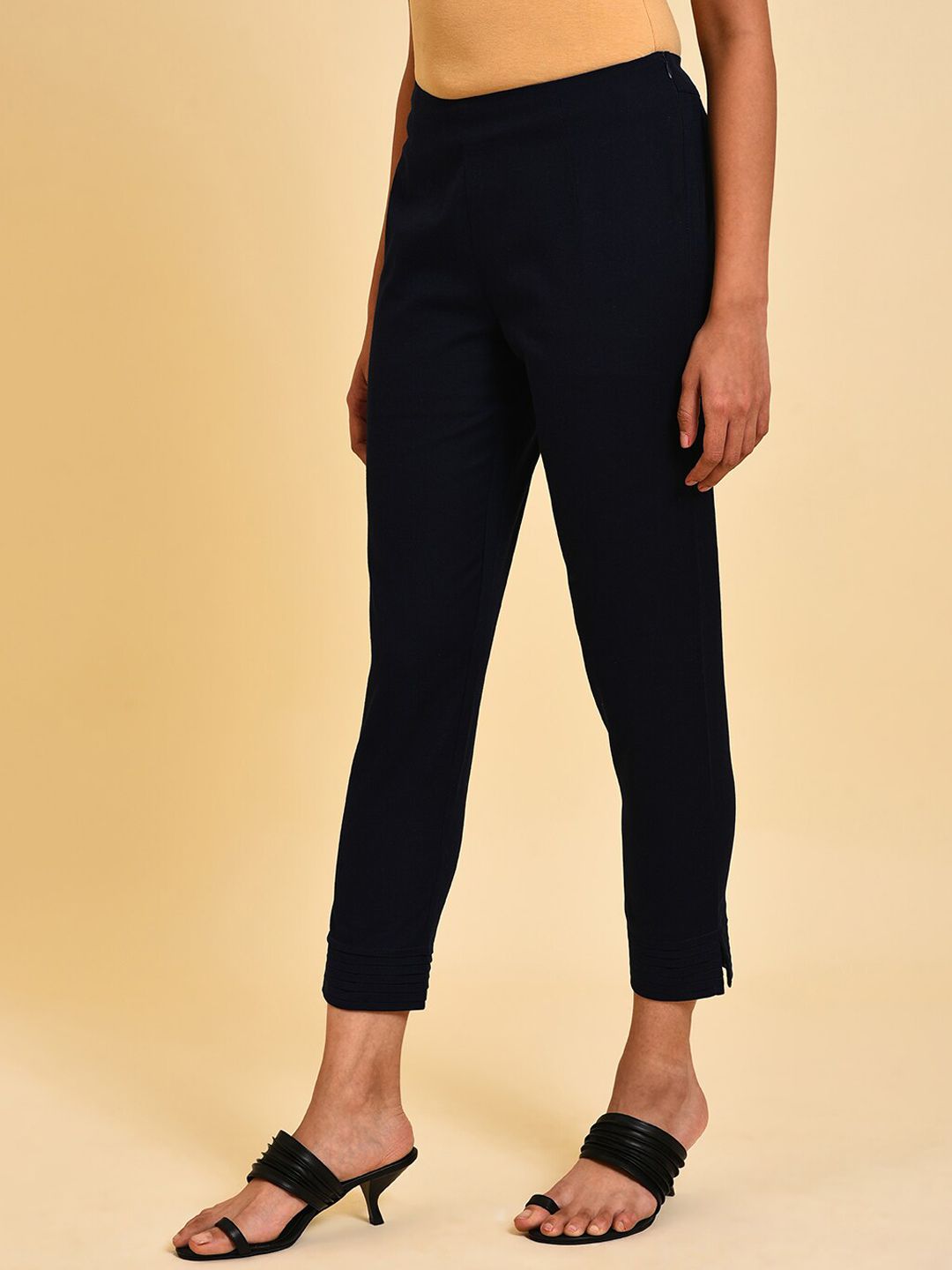 W Women Slim Fit Mid-Rise Cropped Trousers