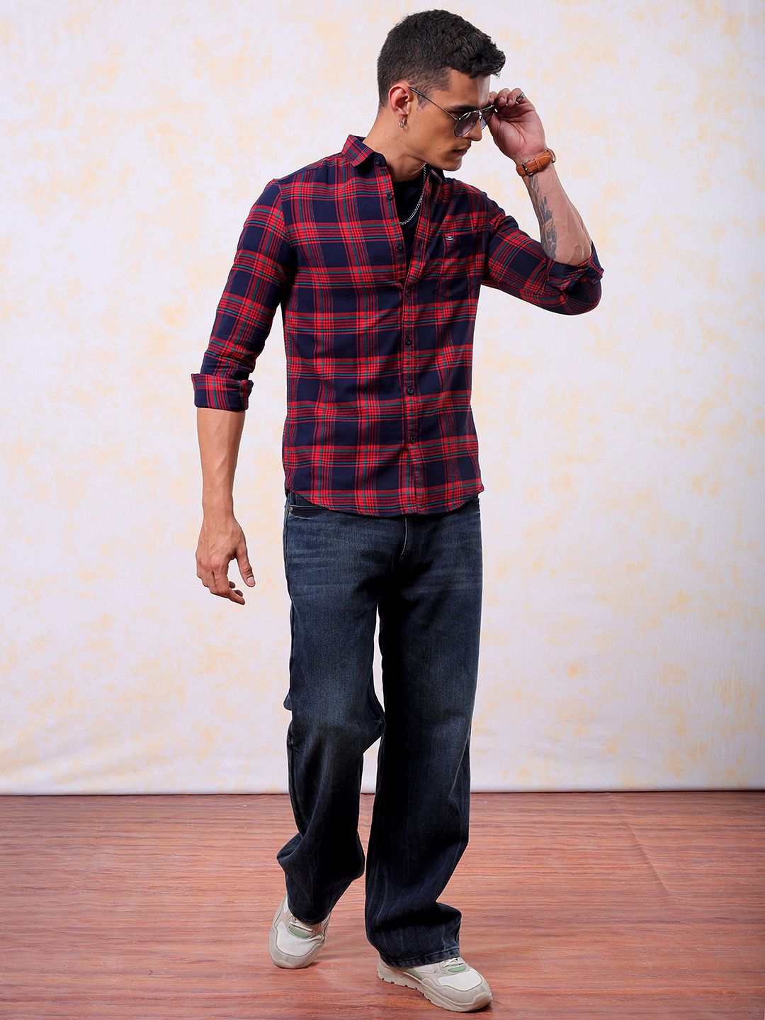 The Indian Garage Co Men Slim Fit Tartan Checks Pure Cotton Casual Shirt