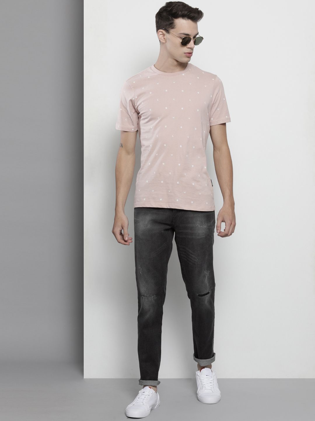 The Indian Garage Co Men Black Slim Fit Low Distress Light Fade Stretchable Jeans