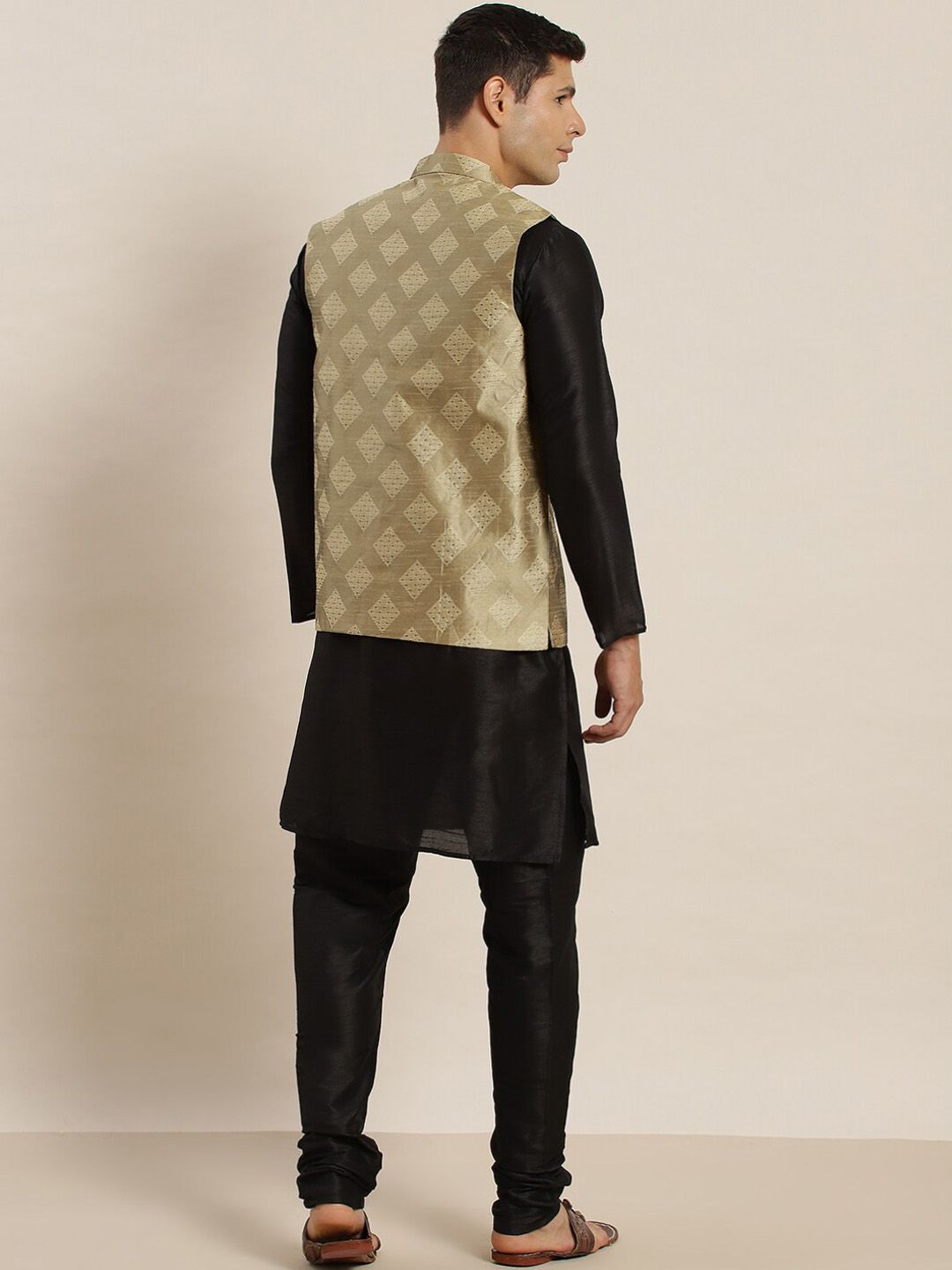 SOJANYA Mandarin Collar Kurta With Churidar & Nehru Jacket