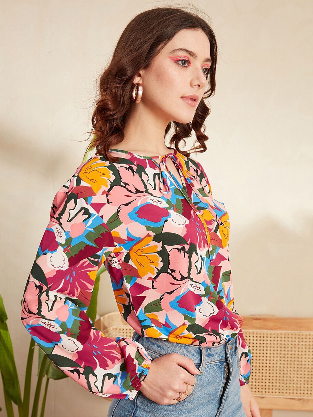 Berrylush Floral Printed Tie-Up Neck Top