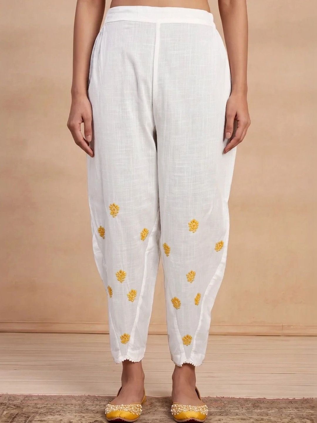 House of Chikankari Women Regular Chikankari Kurta with Trousers